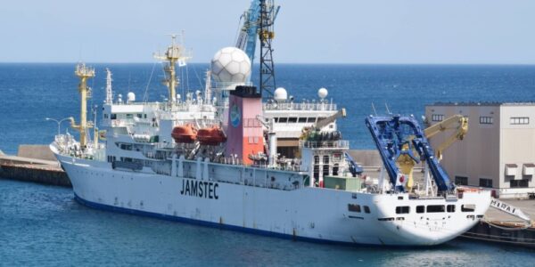 The Japanese oceanographic research vessel Mirai is currently on a mission in the Arctic Ocean to study environmental changes in the area. | Jiji