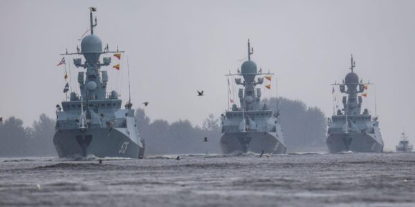 Illustration © SOPA Images Limited/Alamy Live News Russian naval ships take part in the rehearsal of the Naval Parade in the morning in St. Petersburg in the Gulf of Finland 2024.