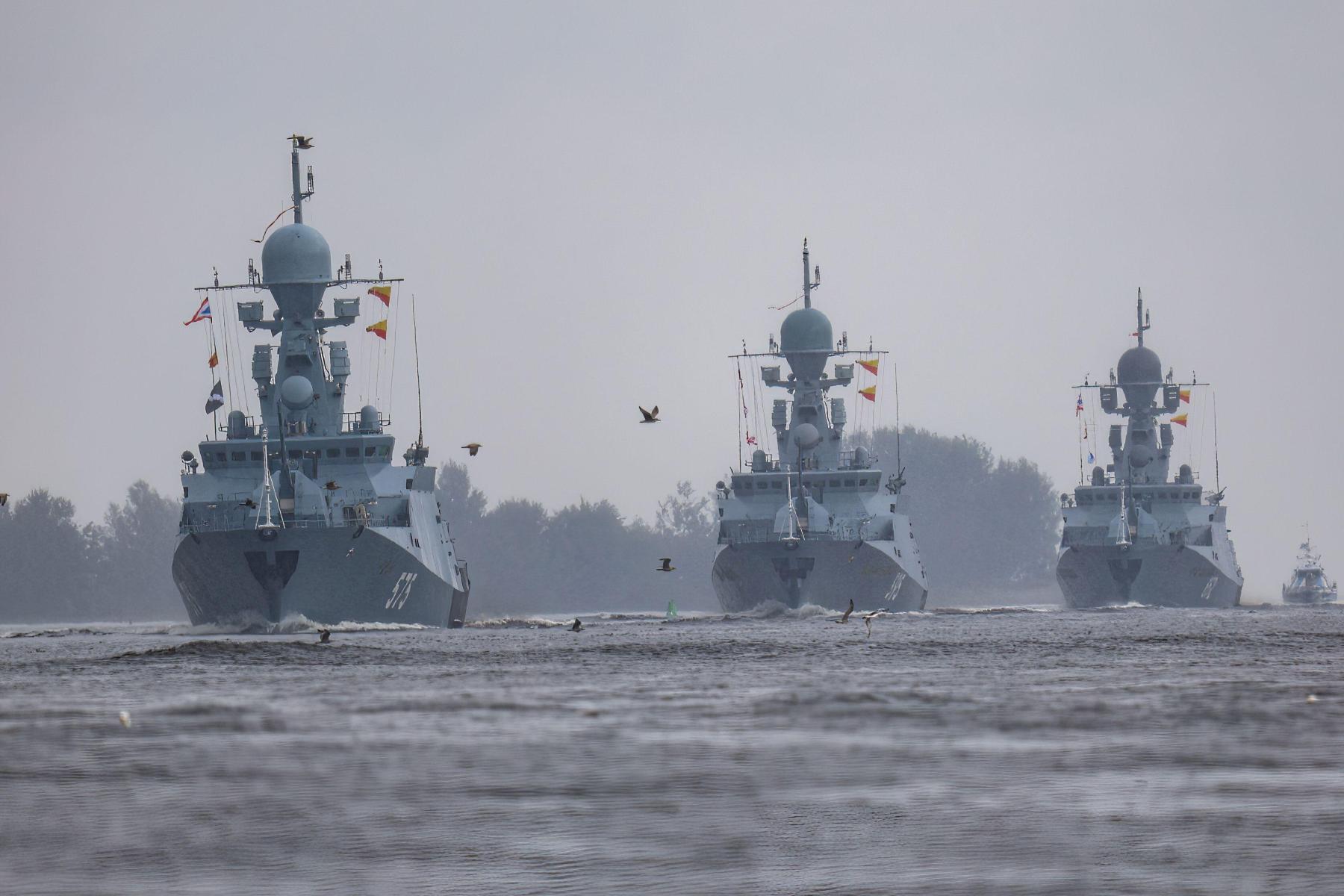 Illustration © SOPA Images Limited/Alamy Live News Russian naval ships take part in the rehearsal of the Naval Parade in the morning in St. Petersburg in the Gulf of Finland 2024.