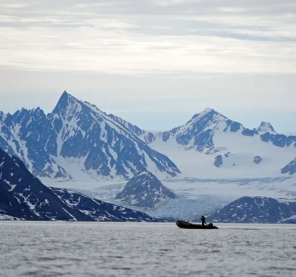 The Schei glacier at Nordvest-Spitsbergen National Park, Svalbard. Photo: Thomas Nilsen
