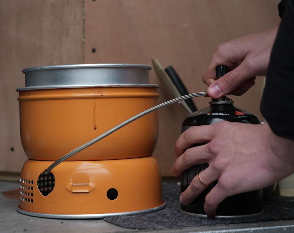 Gas stove of Miro uses to cook food