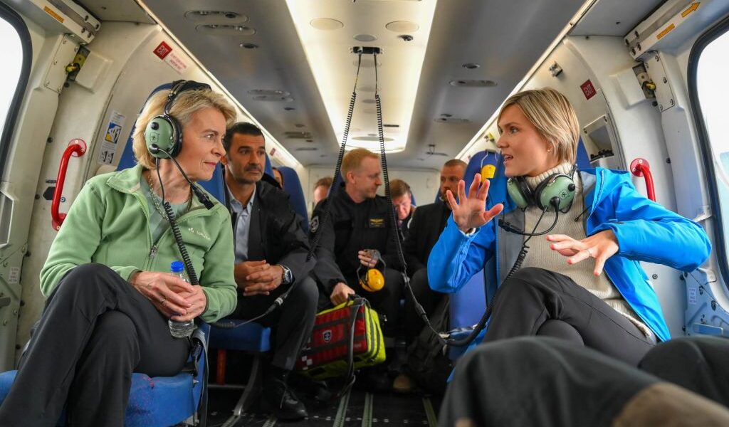 Ursula von der Leyen, President of the European Commission (EU), and Icelandic Prime Minister Kristrún Frostadóttir in a Icelandic Coast Guard helicopter this week. (Government of Iceland)