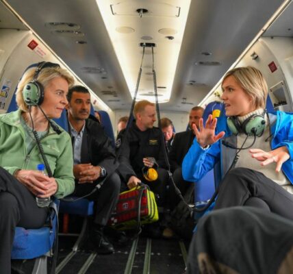 Ursula von der Leyen, President of the European Commission (EU), and Icelandic Prime Minister Kristrún Frostadóttir in a Icelandic Coast Guard helicopter this week. (Government of Iceland)