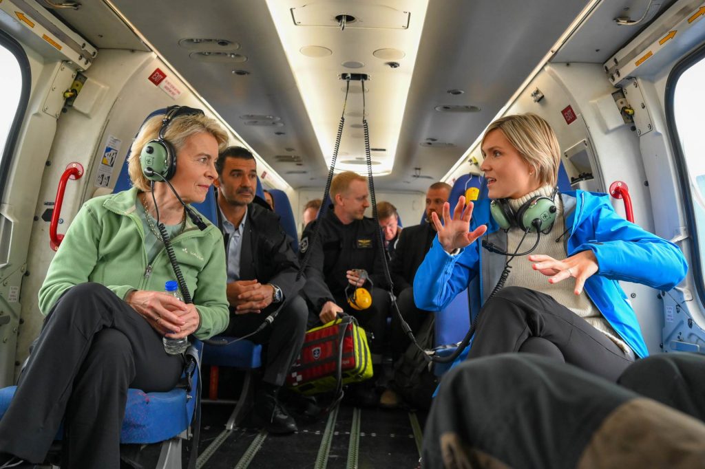Ursula von der Leyen, President of the European Commission (EU), and Icelandic Prime Minister Kristrún Frostadóttir in a Icelandic Coast Guard helicopter this week. (Government of Iceland)