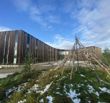 Sajos, the Sámi Cultural Centre in Inari, houses the Finnish Sámi parliament. Photo: Thomas Nilsen
