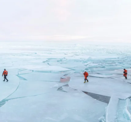 Coast guard works on ice in the Arctic region in January 2021 (Daniel Fatnes/Unsplash)