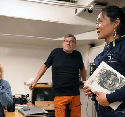 Miyuki Daorana (right) together with two lecturers from UiT; Ingvild Jensen and Jan-Erik Henriksen. The book Daorana is holding is about Arnarulunnguaq, who participated in one of the expeditions of the Danish adventurer Knud Rasmussen. Among other things, she mastered the art of carrying fire, protected by fish skin. Credit: Karine Nigar Aarskog/UiT