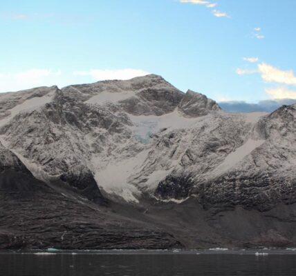 Ice in the Nuuk Fjord in November 2025. (Photo: Birgitte Annie Hansen/High North News)