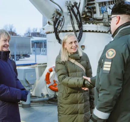 UK Foreign Secretary Yvette Cooper (left) and Finnish Foreign Minister Elina Valtonen were welcomed on board the Border Guard patrol vessel Turva in the harbour of Helsinki where they got a briefing about the security situation in the Baltic Sea. Photo: UK Foreign, Commonwealth & Development Office