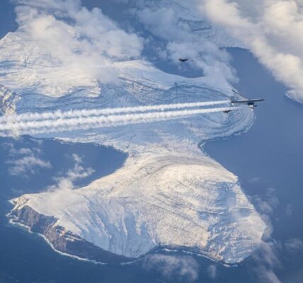 Allies Denmark and Sweden perform integration flight over the Faroe Island whilst operating in the High North. Photo by Rune Dyrholm, Danish Defence. (NATO)