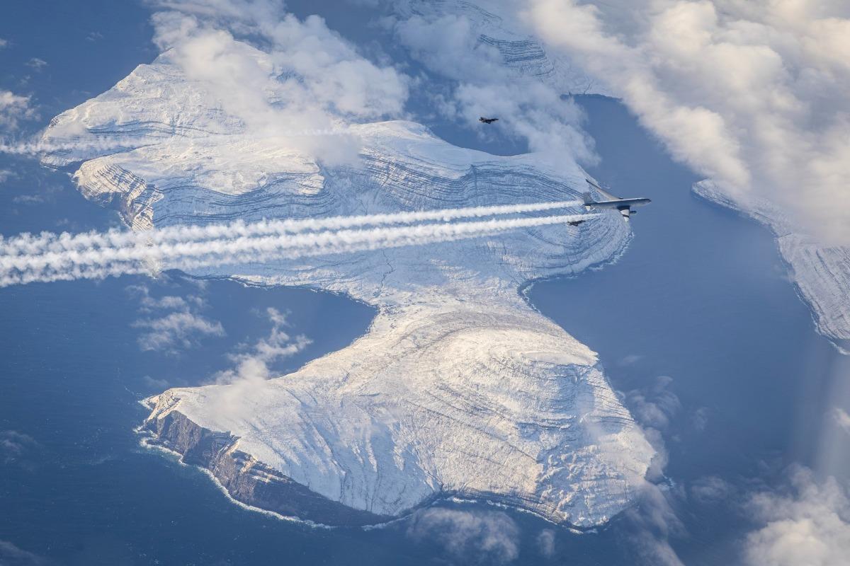 Allies Denmark and Sweden perform integration flight over the Faroe Island whilst operating in the High North. Photo by Rune Dyrholm, Danish Defence. (NATO)